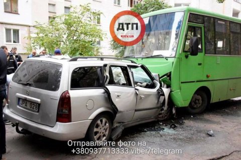 В ДТП с маршруткой под Киевом погибли три человека