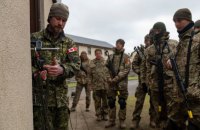 Канадські інструктори вчать українців протимінній безпеці
