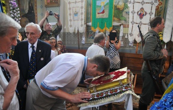 Олег Панькевич на церемонии перезахоронения