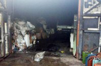 Двое мужчин сгорели при пожаре на пункте приема стеклотары в Мариуполе