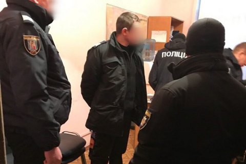 Справа поліцейських, які "кришували" злодіїв на Київському залізничному вокзалі, пішла до суду