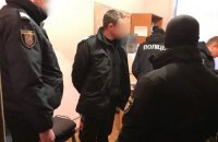 Справа поліцейських, які "кришували" злодіїв на Київському залізничному вокзалі, пішла до суду