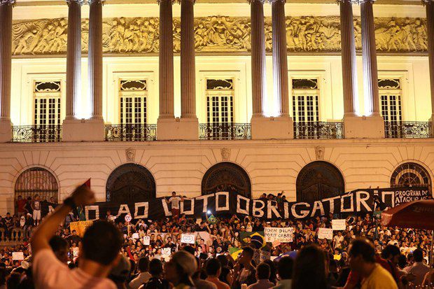 Антипрезидентский митинг в Бразилии