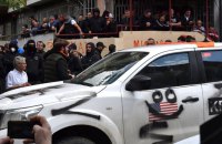 Через заворушення в Косові поранені десятки миротворців НАТО. Серби малювали на натівських авто літери "Z"