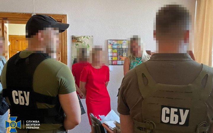 Черкаський суд відпустив суддю, яка виправдовувала вторгнення РФ, та повернув їй рублі