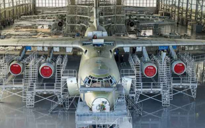 У Росії поскаржилися, що безпілотники атакували НПЗ та авіаремонтний завод