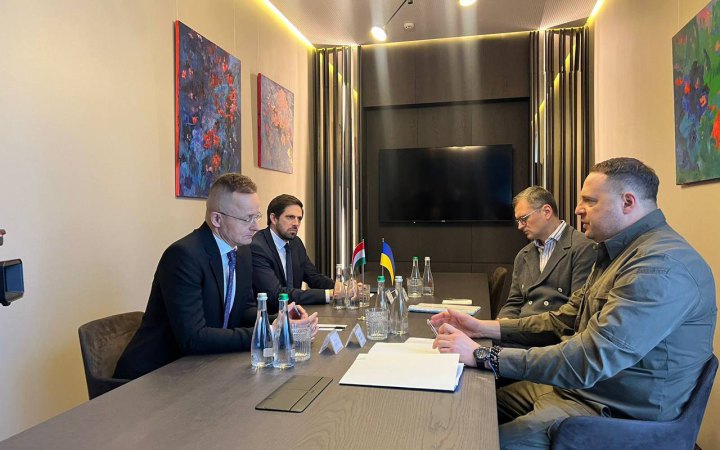 Керівник МЗС Угорщини обговорив із Єрмаком права угорської нацменшини на Закарпатті