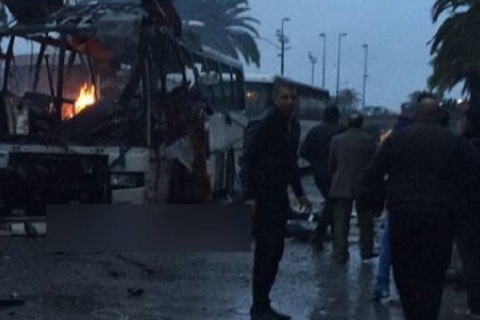 Взрыв автобуса президентской охраны в Тунисе устроил террорист-смертник