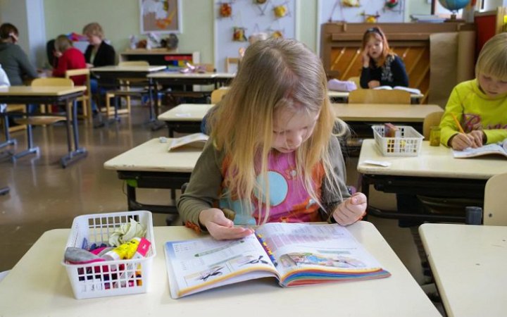 Майже третина українських шкіл перенесла осінні канікули на зиму