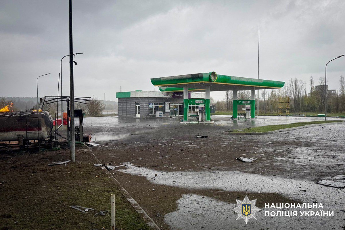 Наслідки російської атаки на АЗС на Сумщині