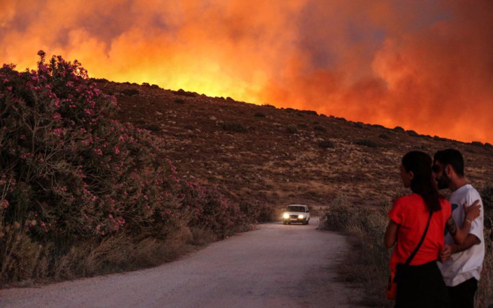 Середземномор'я переживає рекордні хвилі спеки, Туреччина та Балкани борються з лісовими пожежами