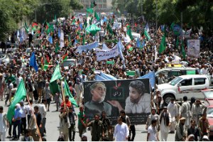 15 тысяч афганцев блокировали дворец Карзая