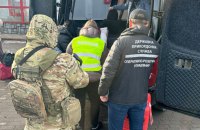 На кордоні зупинили автобус із жінками, яких везли у сексуальне рабство 