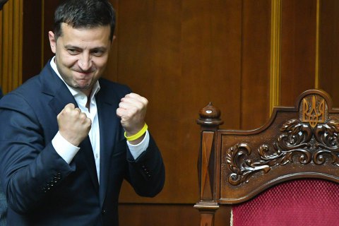 Зеленский поблагодарил депутатов за отмену неприкосновенности 