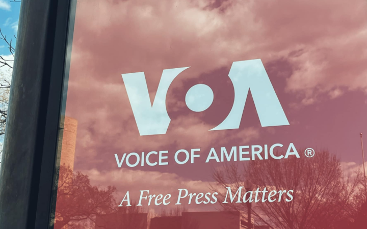 Федеральний суддя зобов’язав адміністрацію Трампа відновити роботу «Голосу Америки»
