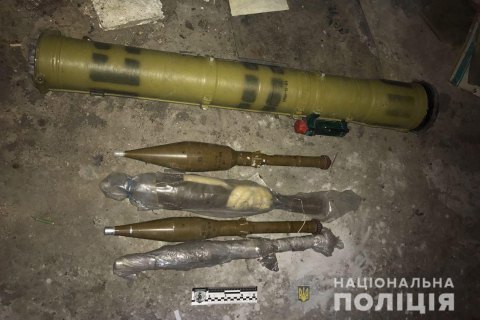 ​Полицейские Днепра обнаружили в гараже противотанковую ракету и угнанный автомобиль