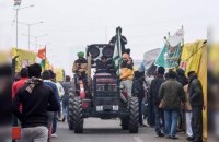 В Индии тысячи фермеров штурмовали исторический памятник во время протеста