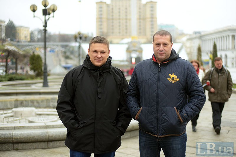 Віталій Яцик (зліва) та Максим Фіногін в Києві згадують складні дні життя у полоні