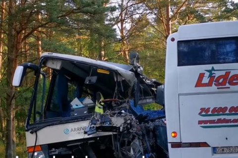 У Польщі зіштовхнулися два рейсові автобуси і бус, травмовано двох українок