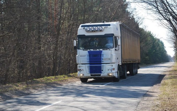 У чотирьох містах України стартував пілотний проєкт з підготовки водійок вантажівок