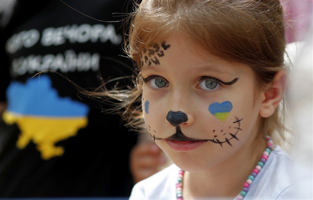 Дівчинка з України під час заходу, присвяченого українським дітям-біженцям у рамках святкування Дня Незалежності України в Бухаресті, Румунія, 24 серпня 2022 р.