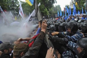 Депутат довів використання газу під час "мовного" мітингу