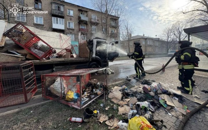 На Донеччині ворог атакував вантажівку FPV-дроном