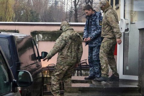 Захоплені ФСБ РФ українські моряки мають статус військовополонених, - прокурор Криму