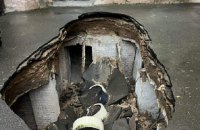 У Києві на Малій Житомирській провалився асфальт, під яким виявили підвал