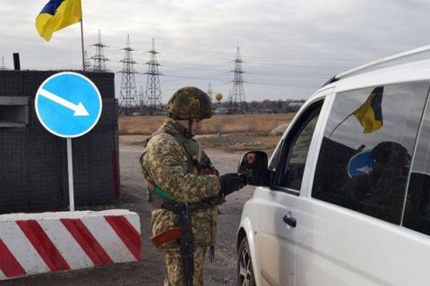 Пропускной пункт "Золотое" в Луганской области продлил работу по просьбам местных жителей