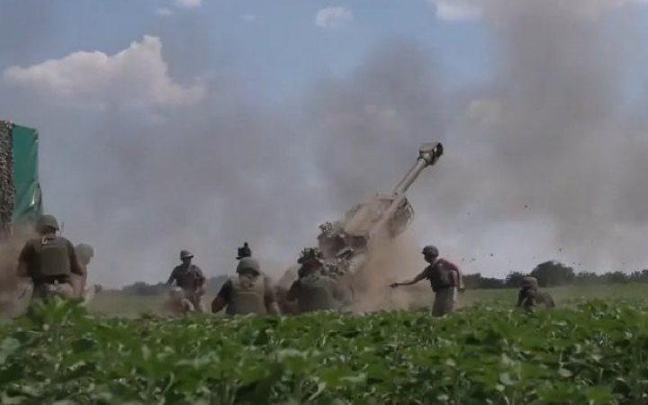 Українські військові показали, як працюють по окупантах гаубиці M777