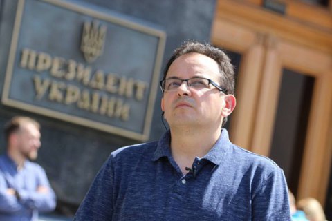 Березюк і Пастух припинили голодування біля АП