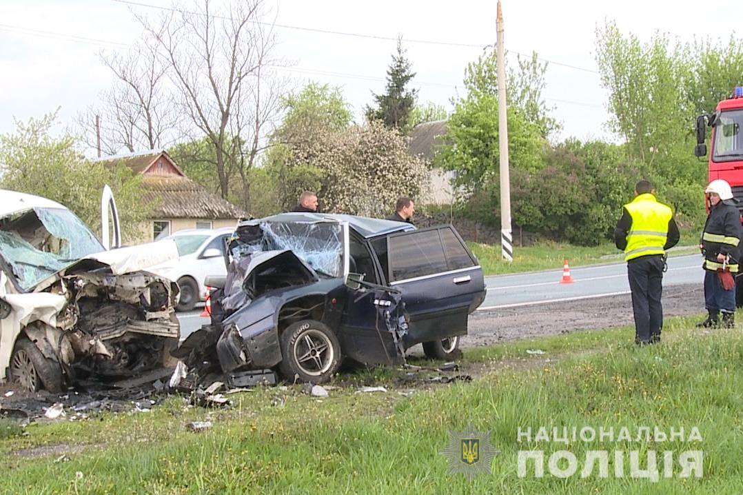 Під час зіткнення двох іномарок у Вінницькій області загинули чотири людини