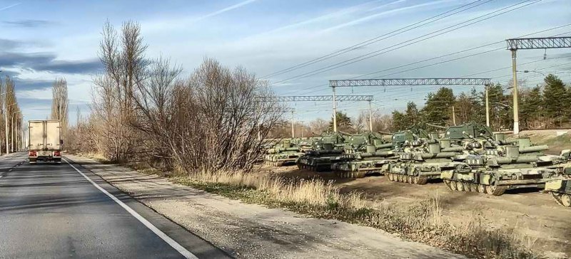 Скупчення військової техніки РФ біля українських кордонів 