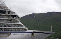 Норвежский лайнер возобновил движение после аварии (обновлено)