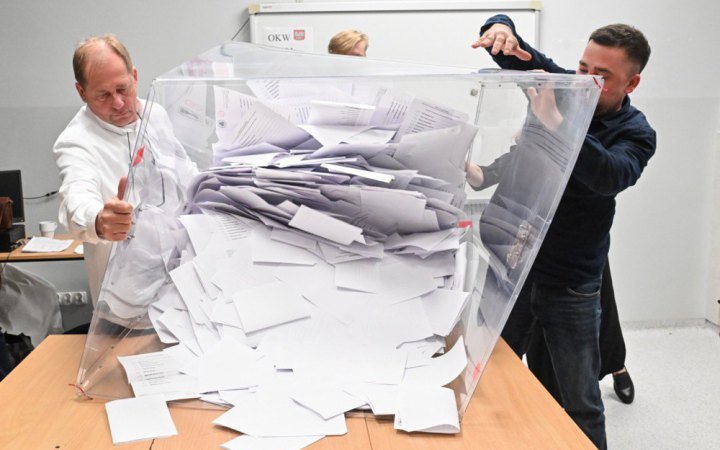 Розпочалося голосування на виборах президента Польщі на закордонних дільницях