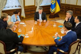 ​Порошенко: финансироваться будут только те районы Донбасса, где поднимут украинский флаг