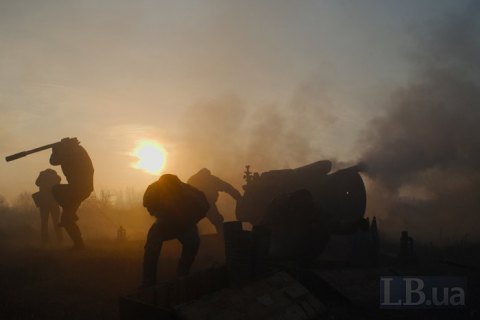 Двоє військових загинули, четверо поранені за добу на Донбасі (оновлено)