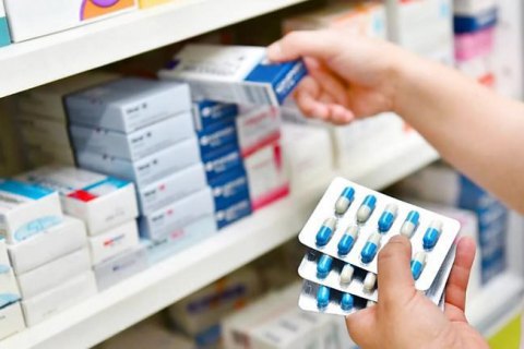 Рада приняла закон об ответственности за реализацию лекарственных средств детям до 14 лет