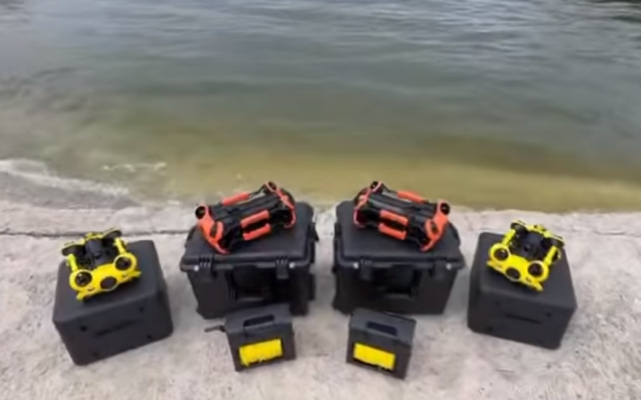Бійці ДСНС показали, як розміновують акваторію Херсонщині за допомогою підводних дронів