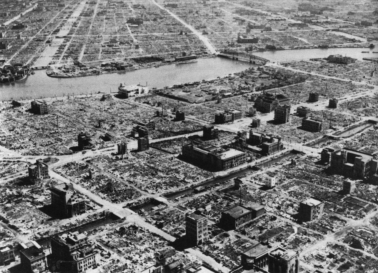 Унаслідок бомбардування під час операції «Мітингхаус» у ніч з 9 на 10 березня 1945 року Токіо перетворилося на руїни