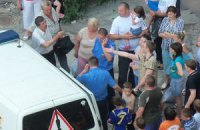 В Тернополе полсотни человек защищали мужчину от милиционеров