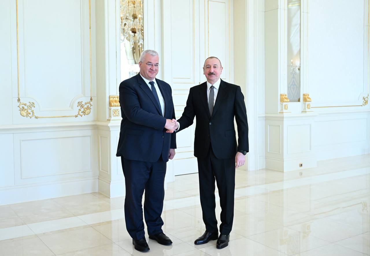 Андрій Сибіга із президентом Азербайджану Ільхамом Алієвим. 