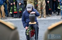 ​Прах загиблого в 2022 році військового журналіста Олексія Чубашева поховали на Національному меморіальному кладовищі