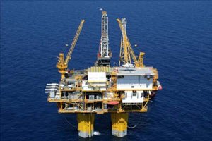 На газодобывающей платформе в Азовском море произошел выброс газа