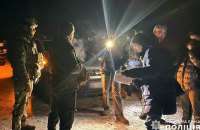 Мешканець Кам'янця-Подільського та посадовець ТЦК Буковини організували "виїзд" чоловіків у Молдову