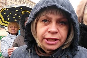 Жінку, яка добивала харківського активіста, відправили під домашній арешт