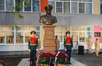 Росіяни встановили у Маріуполі пам’ятник генералу-окупанту