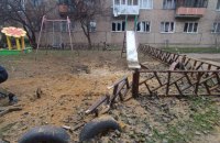 Росіяни цілеспрямовано бʼють по будинках мирних у Херсоні, Донецька область частково без електрики, – ОВА
