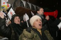 Сторонники Тимошенко собираются у стен СИЗО